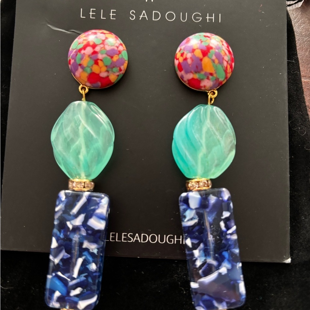 Lele Sadoughi
Linear Stacked Drop Earrings 4” new with card and dust bag